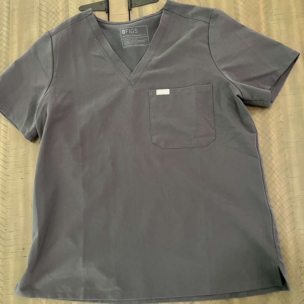 Figs Women’s Catarina One Pocket Scrub Top. Size L. PO 3468. Color Charcoal